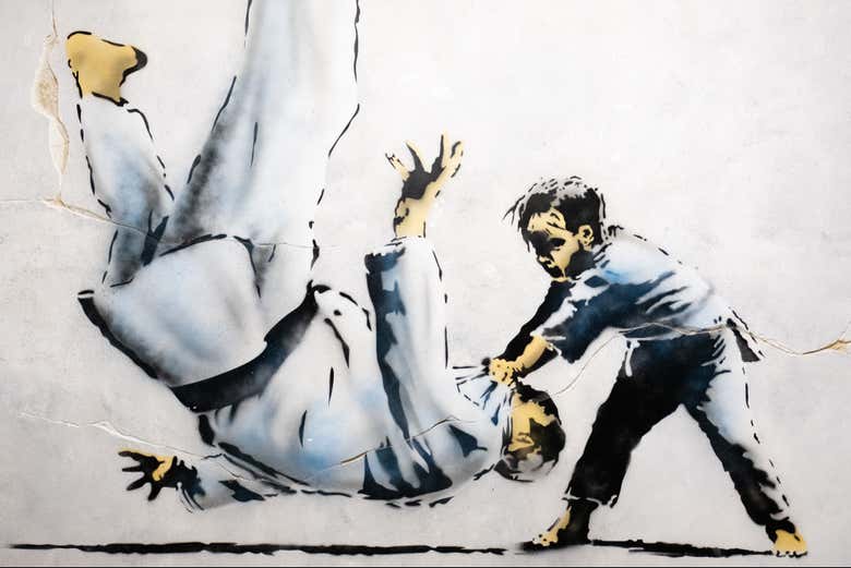 Una delle opere di Bansky nel museo di New York